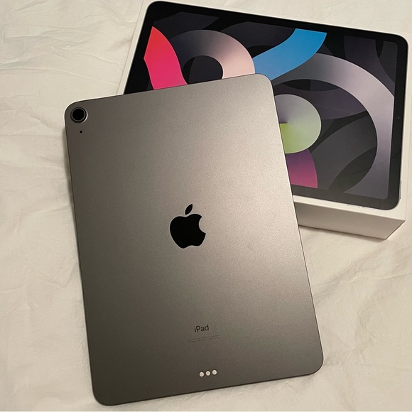 Generation 4 iPad Air (64GB) and Apple Pencil